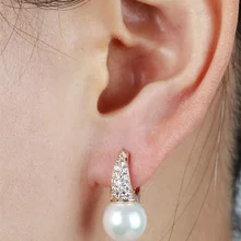 Золотой Цвет Кластера чистый Чешский хрусталь белый искусственный жемчуг падение Huggie маленькие серьги-кольца для женщин вечерние ювелирные изделия Bijoux Aros Aretes