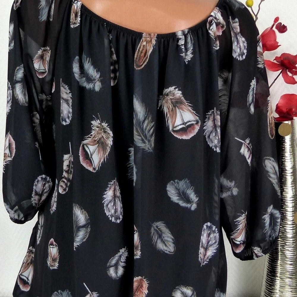 TTOU أزياء المرأة البلوزات الصيف قمم جديد الترفيه بلوزة الأبيض فضفاض ريشة طباعة V الرقبة نصف كم القمصان 5XL زائد حجم