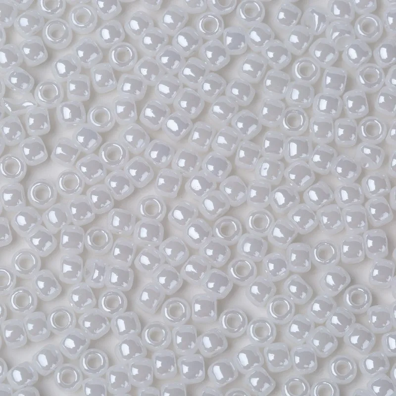 

Taidian 3grams TOHO SeedBead 11/0 Opaque Lustered Navajo White 122 DIY Garment Beads 2.0mm About 300pieces