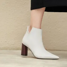 Классические женские белые кожаные ботинки с деревянным эффектом; шикарные полусапожки с острым носком; женская модная зимняя обувь
