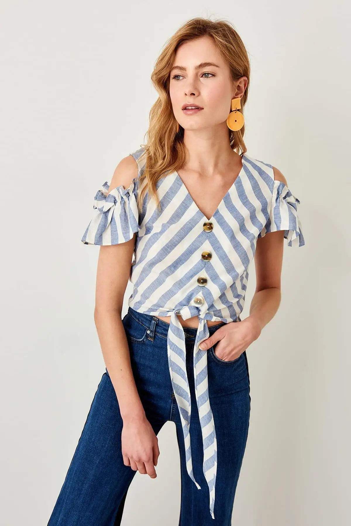 

Trendyol Mavi Button Detail Bluz TWOSS19XO0107