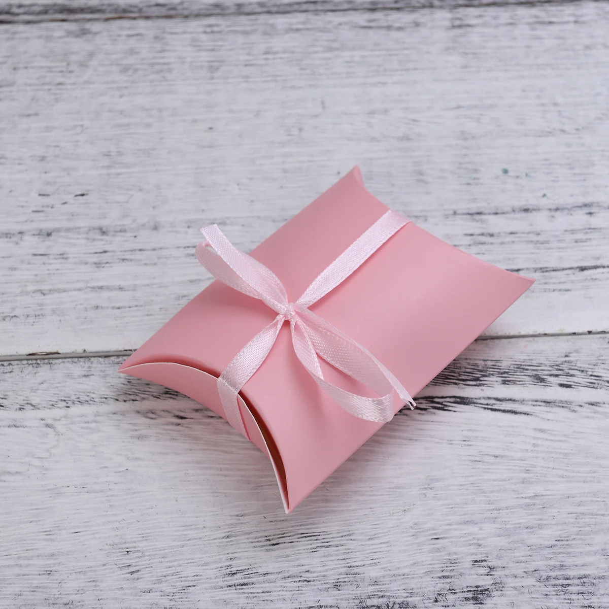 

100pcs Creative Paper Candy Box Lovely Pillow Shape Solid Color Packaging Gift Treat Boxes Wedding Party Supplies