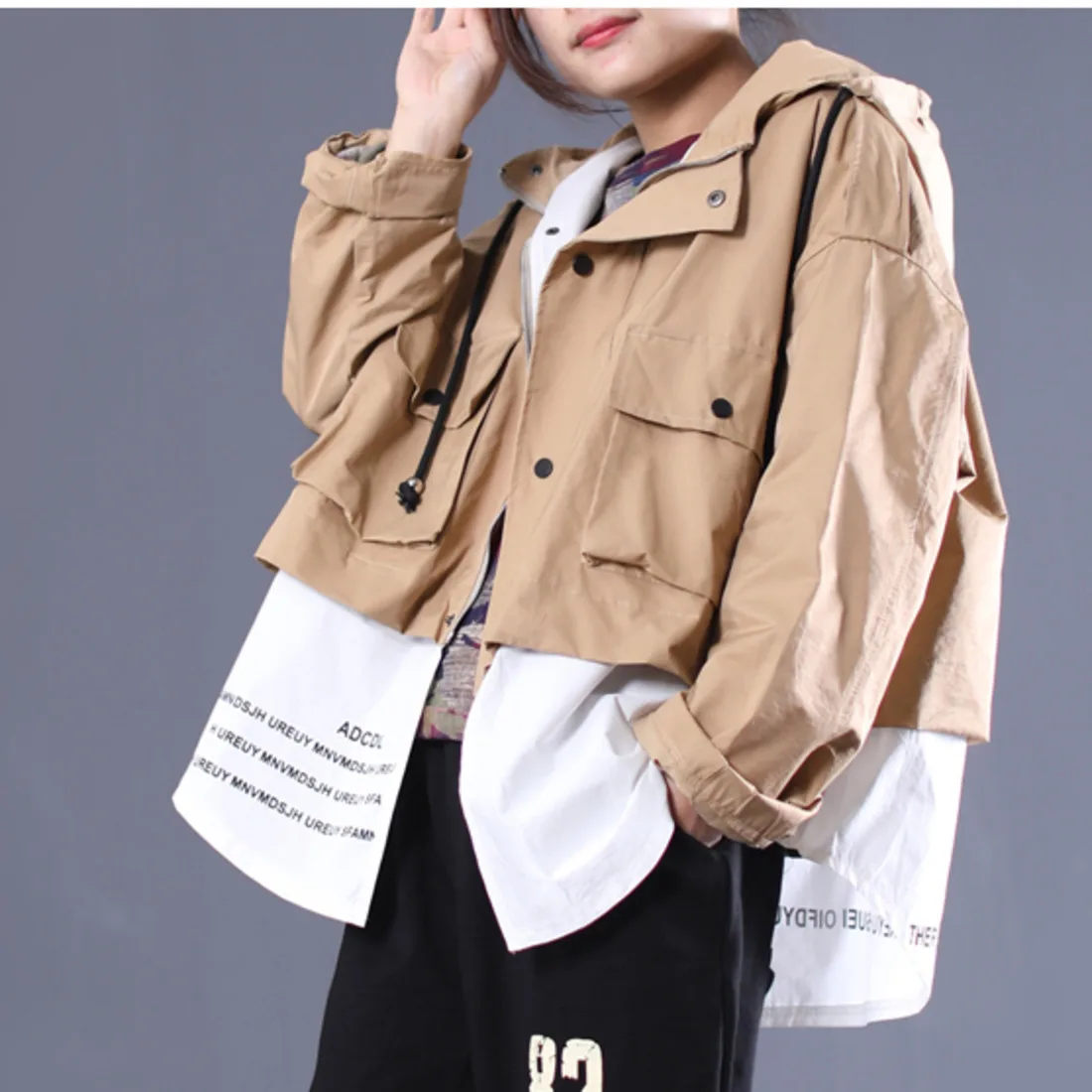 

[EWQ] Spring Summer Of 2019 New Pattern Hooded Long Sleeve Zipper Patchwork Fake Two Piece Print Letter Vintage Coat Women AD868