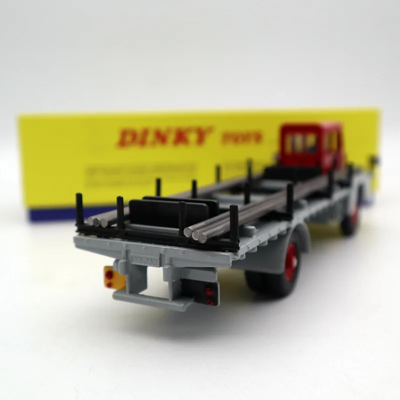 Коллекция коллекций 2010 года игрушки din 1/43 аксессуары для грузовиков SAVIEM S7