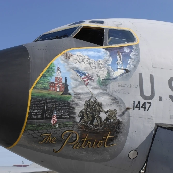 A KC-135 Stratotankerdisplaying patriotic nose art Poster Print (33 x 22) | Дом и сад