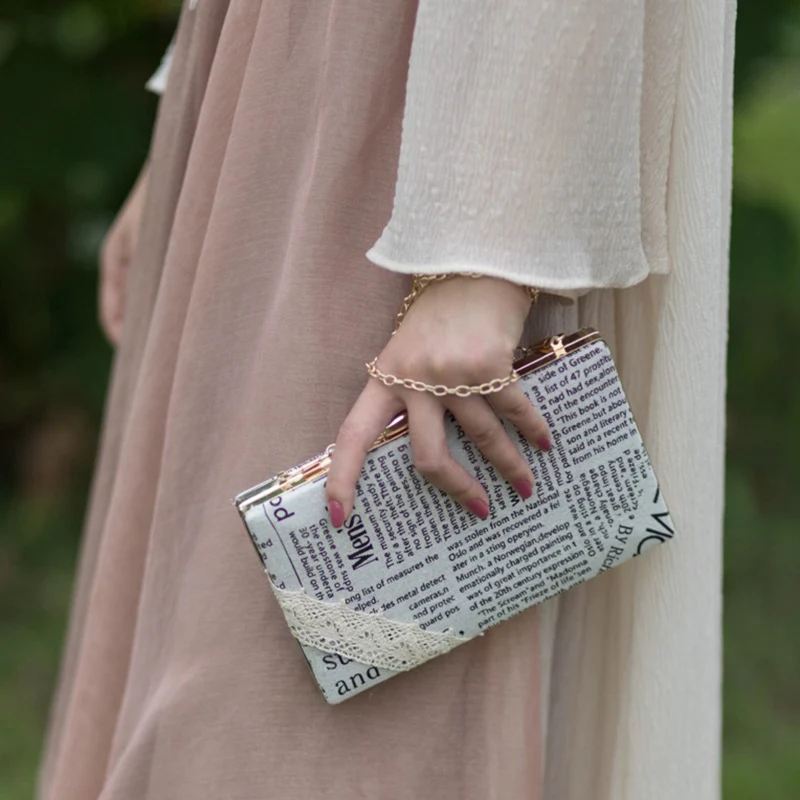 

[Super Seabob] 2019 Spring Summer Woman New Personality Letter Pattern Rectangle Shape Chain Day Clutches Bag All Match LI953