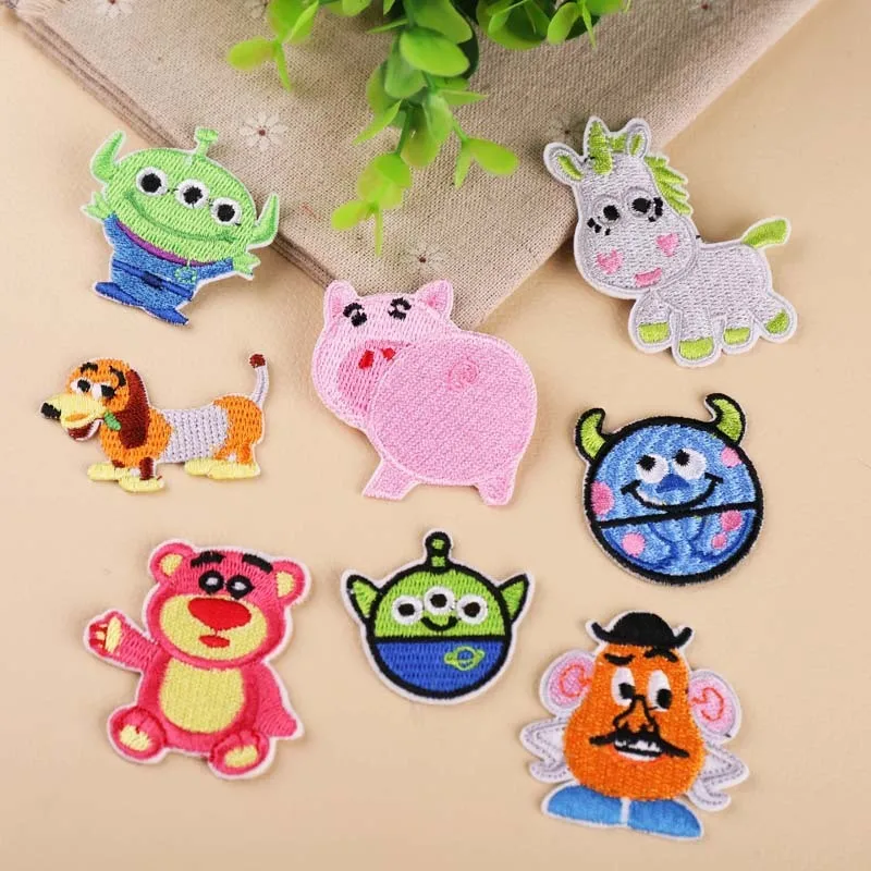 

PGY 1PCS Animal series high quality Cartoon Patches Little monster Embroidered Mark Pink pig Embroidery Badge Cute bear Patch