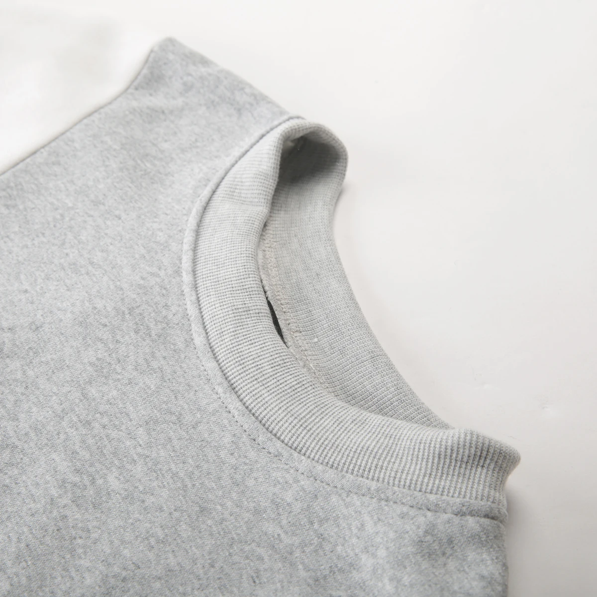 HDY Haoduoyi 2018 Contrast Stitching Loose Round Neck Pullover Sweater Winter Autumn Warm Fashion New Arrival Tops  For Female