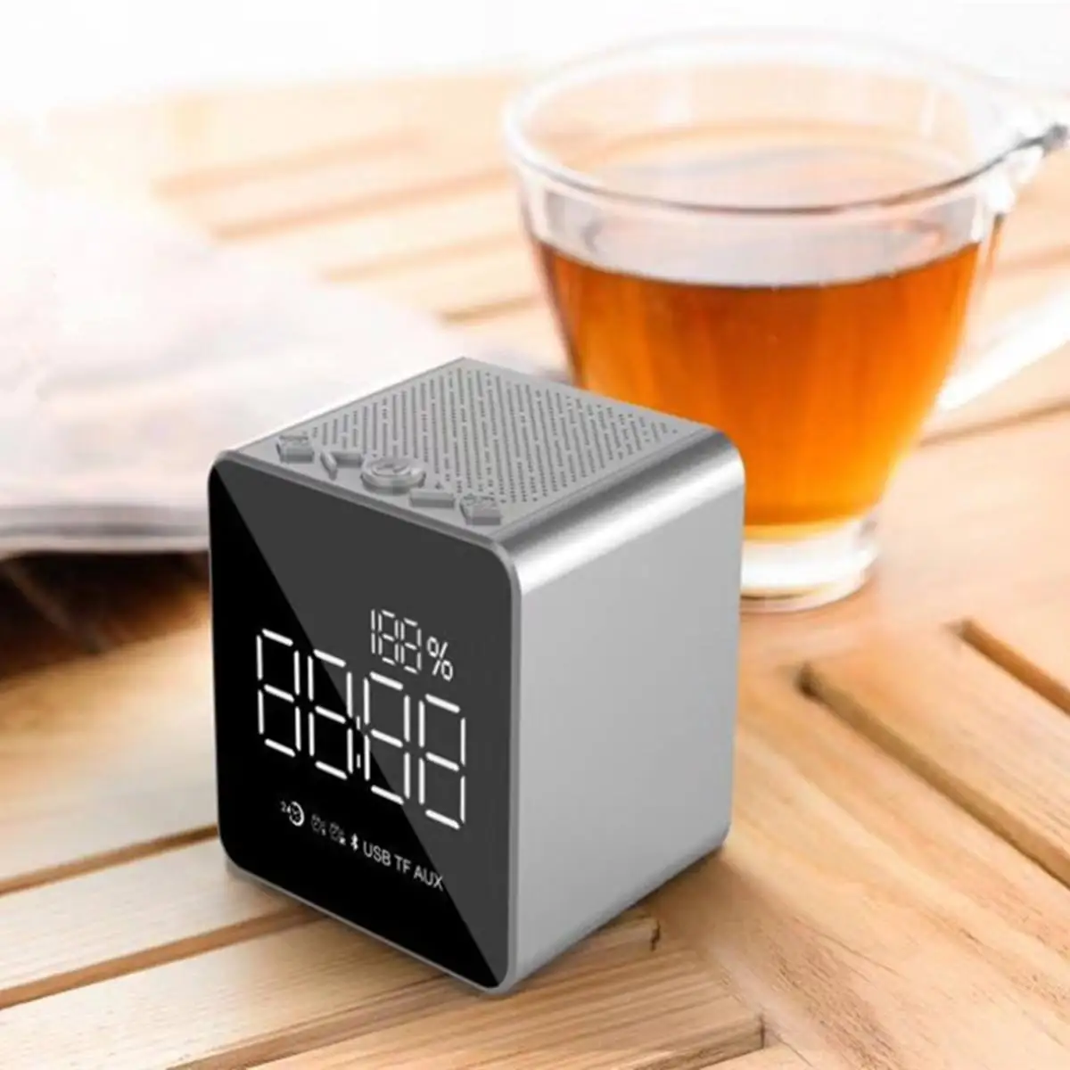 

3 in 1 Wireless bluetooth Speaker Clock Horologe Radio USB LCD Display Portable Speakers Makeup Mirror Loudspeaker 3 Colors
