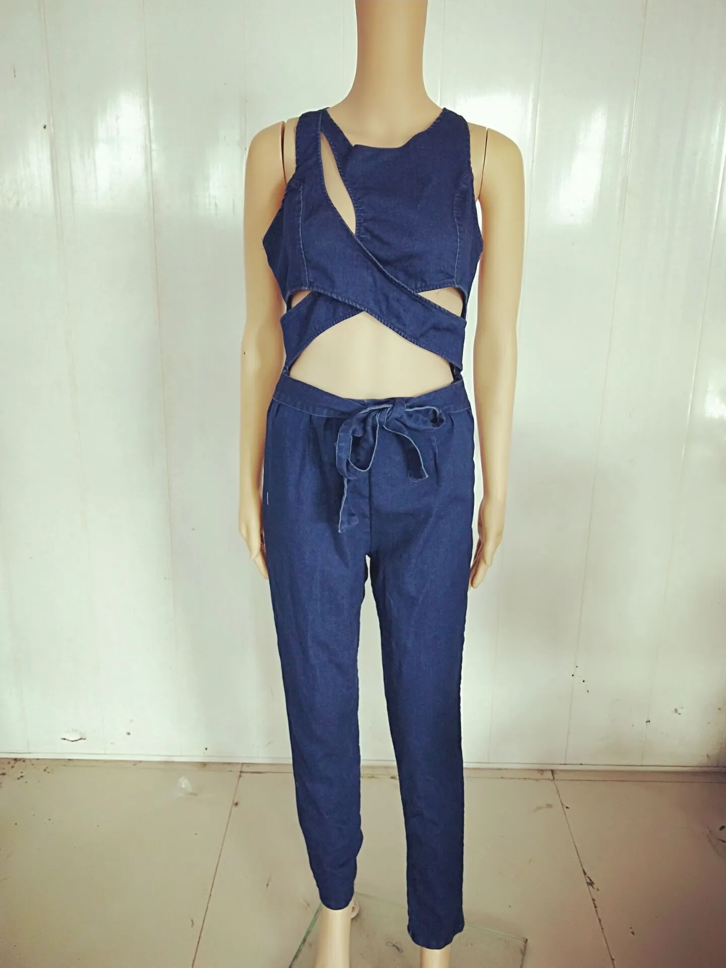 2019 Summer New Sleeveless High Waist Pencil Denim Jumpsuits Sexy Hollow Out Jeans Jumpsuit Sashes Casual Rompers 2019 Summer New Sleeveless High Waist Pencil Denim Jumpsuits Sexy Hollow Out Jeans Jumpsuit Sashes Casual Rompers