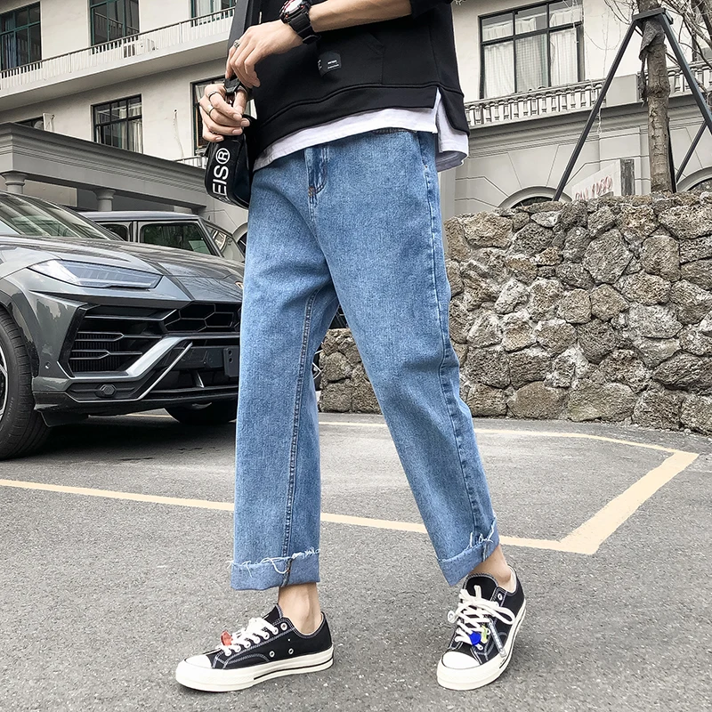 Кроссовки под джинсы мом. Кроссовки на высокой подошве. Штаны с подворотами. Кроссовки оверсайз. Какие кроссовки широкие.