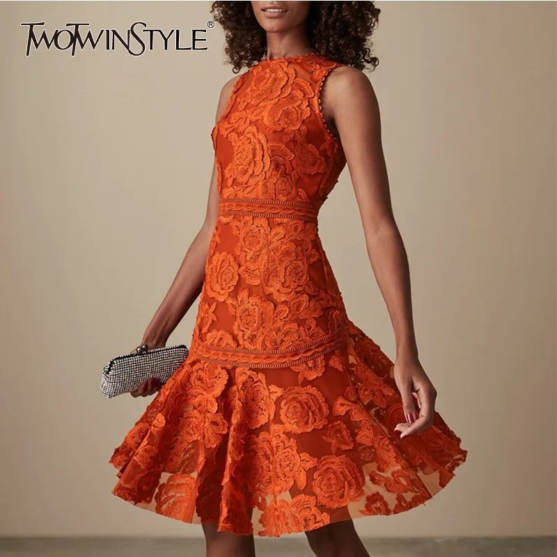 

TWOTWINSTYLE Embroidery Lace Dress For Women Sleeveless High Waist A Line Dresses Female Spring 2019 Elegant Fashion Clothes