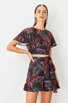 

Trendyol Multi Color Her Lacing Detailed Shorts TWOSS19EH0179