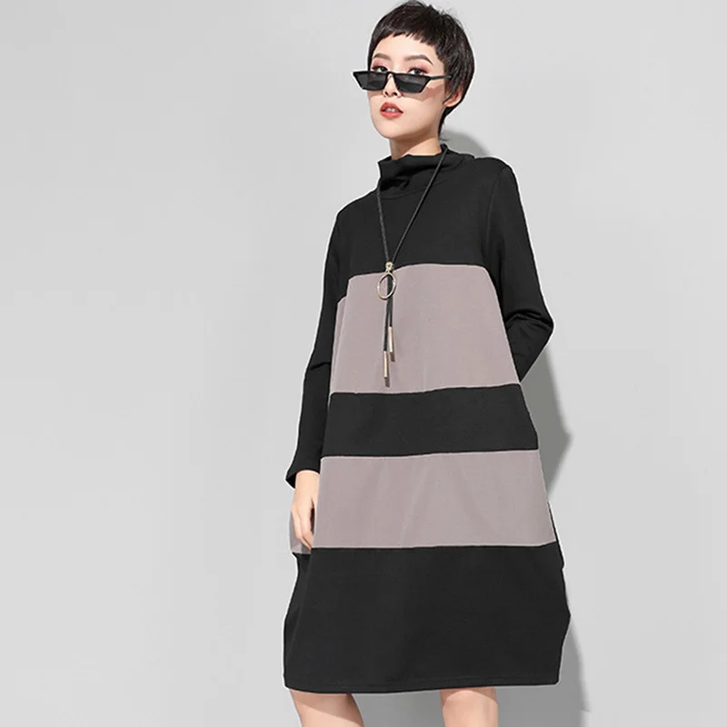  [EAM] 2020 New Spring Winter High Collar Long Sleeve Brief Pocket Striped Hit Color Loose Dress Wom