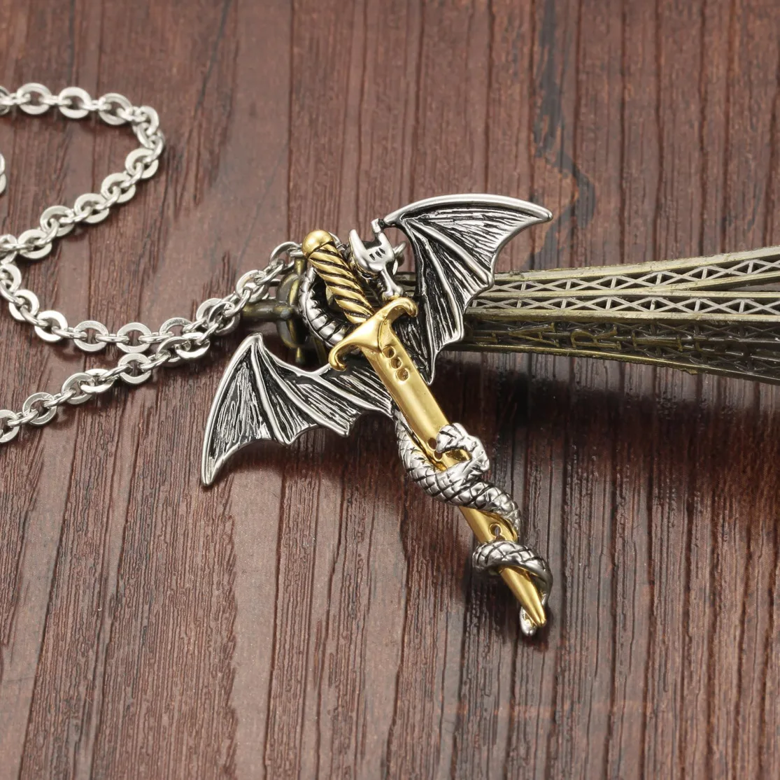 

Punk Style Dragon And Sword Pendant Necklace Mens Stainless Steel For Men Charm 22Inch Bat Wings Pendants Wicca Charms Gioielli