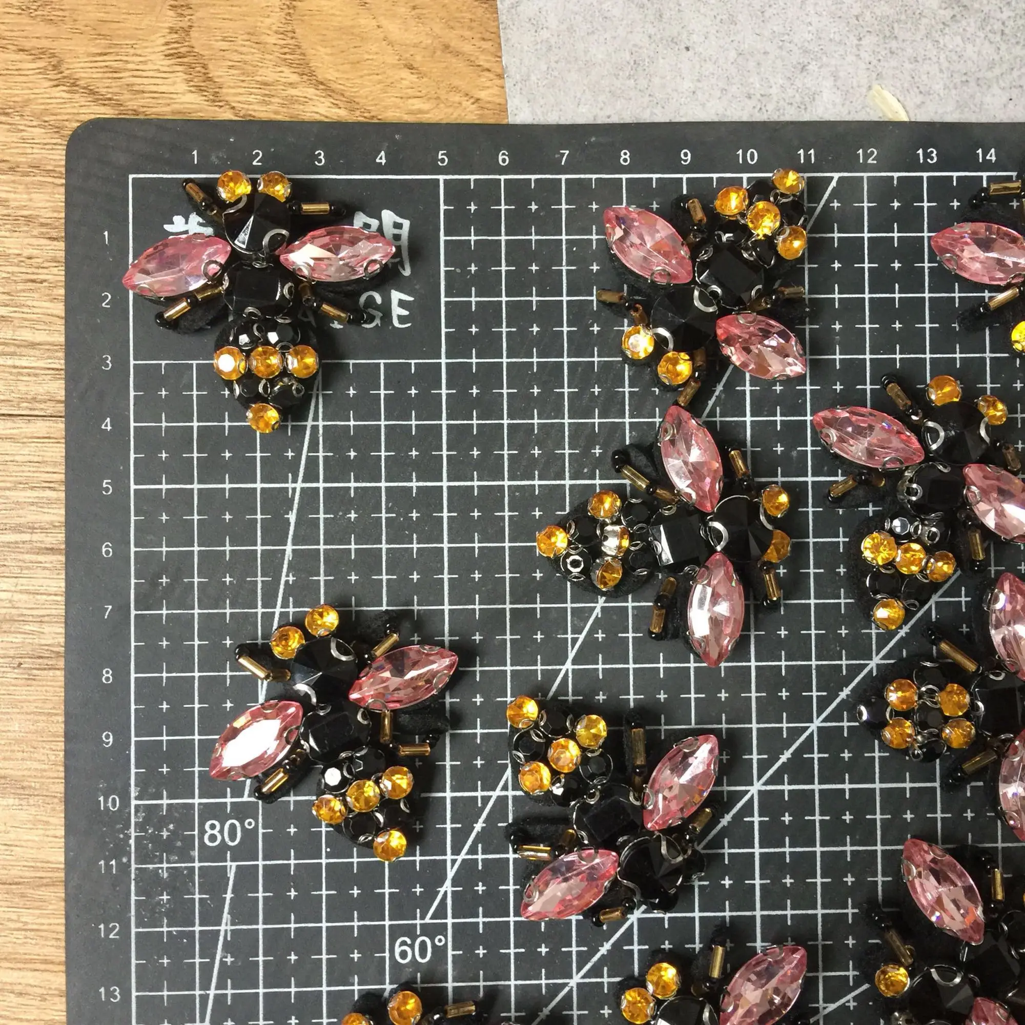 5 pieces Bees Rhinestones bead brooch patches applique vintage