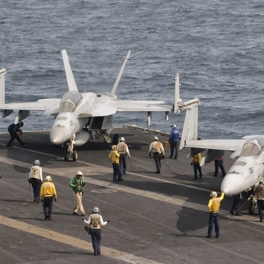 Два F/A 18 супер Hornet самолет на летной палубе USS Джордж H.W. Печать плаката Bush