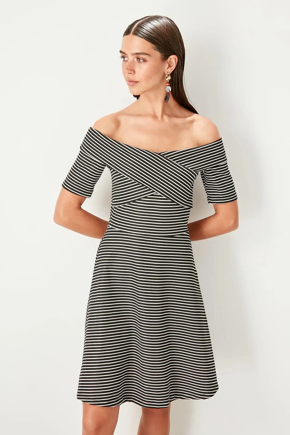 

Trendyol Black Striped Knit Dress TWOSS19DU0233