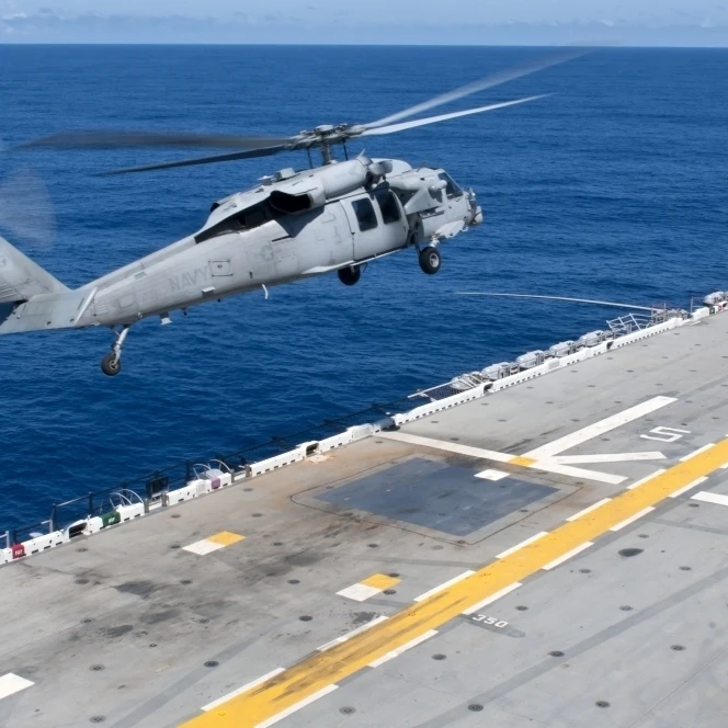 N MH 60S морской Ястреб вертолет поднимается с палубы полета USS Essex плакат печать