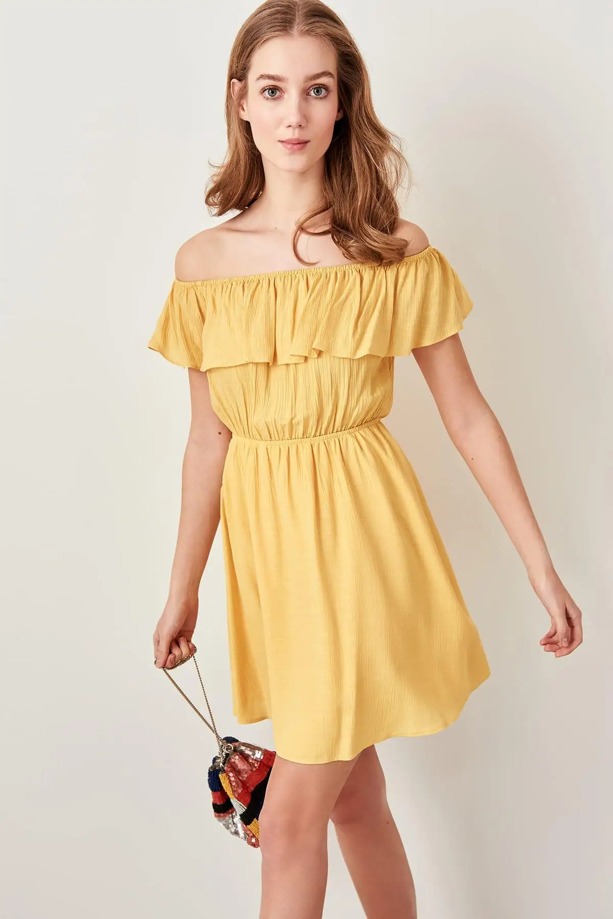 

TRENDYOLMİLLA Yellow Carmen Collar Dress TWOSS19LJ0182