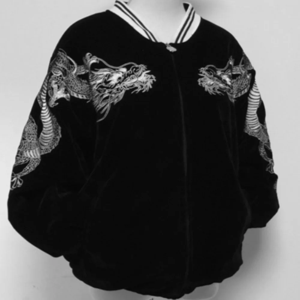 

New Fashion Japanese Harajuku Baseball Jacket Embroidered Velvet Jacket