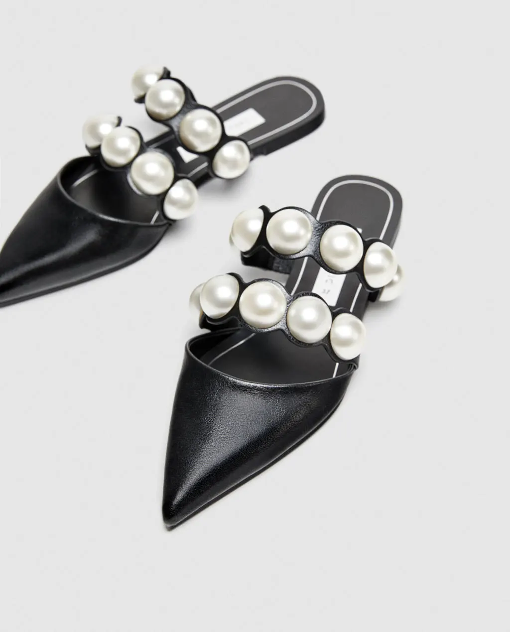 

2019 Summer Women Fashion Flat Slippers Big Pearl Pointed Toe Women Slippers Outside Woman Shoes