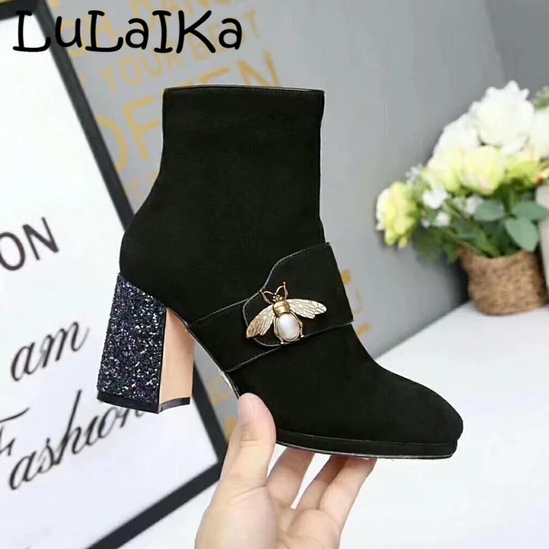 

Woman Ankle Boots Round Toe Short Plush Zip Bootie Casual Shoes Sexy Little Bee Decoration Crystal Heel Shining Lady High Heels