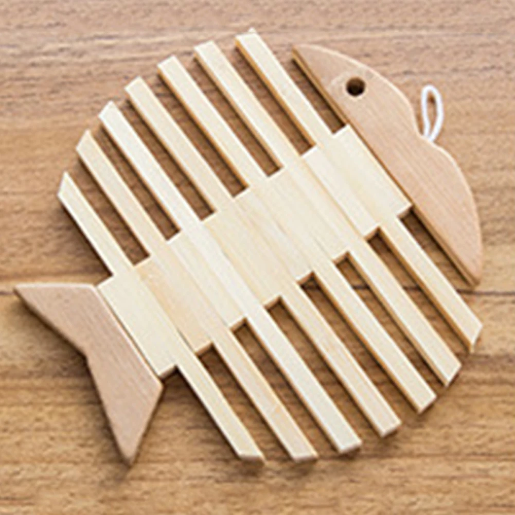 

Wooden Trivet, Home Kitchen Bamboo Hot Pads Heat Insulated and Fish Shape Cute Pads Trivet(15.5 * 15.5cm,Fish Shape)