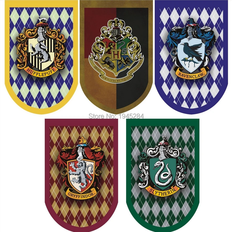 Гарри поттер слизерин гриффиндор. Гарри поттер факультеты гриффиндора. Гарри поттер флаг гриффиндора. Гарри поттер факультет гриффиндор. Флаги факультетов хогвартса.