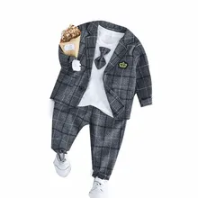 Новинка весны для маленьких мальчиков Костюмы мужской Детские костюмы для детей Детский комплект для маленьких джентльменов, галстук Стиль пальто, футболка и брюки, 3 шт./компл. сетки, Одежда для младенцев