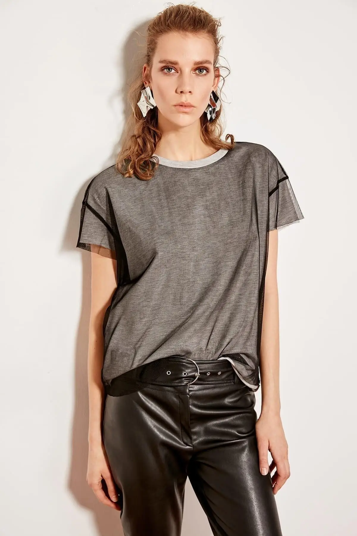 

Trendyol Gray Tulle Detailed Knitted T Shirt TWOSS19PB0023