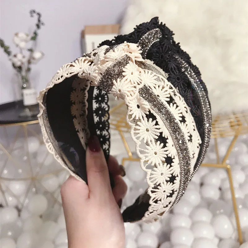 

New Fashion Lace Hollow Flower Rhinestone Middle Knot Hairbands for Women Crystal Hair Accessories Boutique Hair Bows Headbands