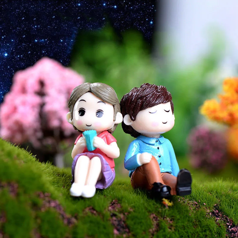 Miniature PVC Lovers Couple Chair Figurines Miniatures Fairy Garden Gnome Moss Terrariums Resin Crafts Home Decoration Miniature PVC Lovers Couple Chair Figurines Miniatures Fairy Garden Gnome Moss Terrariums Resin Crafts Home Decoration