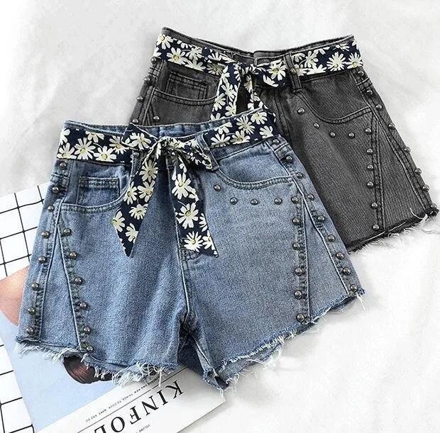 

2019 Summer Women Rivet Denim Shorts With Daisy Print Belt High Waist Female Jeans Shorts Blue Black
