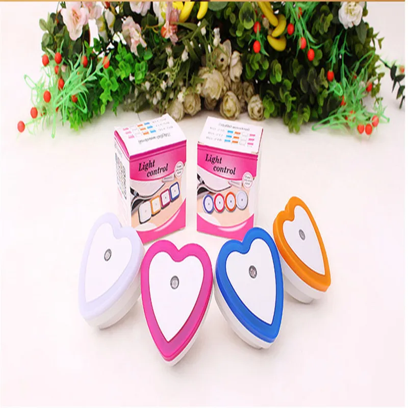 

4 Colors Light Sensor Control Mini Heart LED Night Light Auto Sensor Smart Lighting Bedside LED Lamp with EU/US Plug