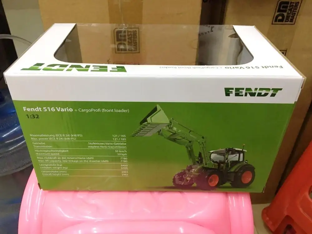 Универсальные хобби 1/32 Fendt 516 Vario с CargoProfi погрузчик литье под давлением UH4981