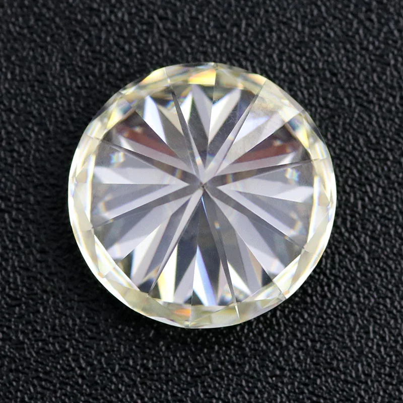 Moissanite IJ цвет 4 3 мм 0.36ct желтоватого бриллиантового ограненного сертификата Charles