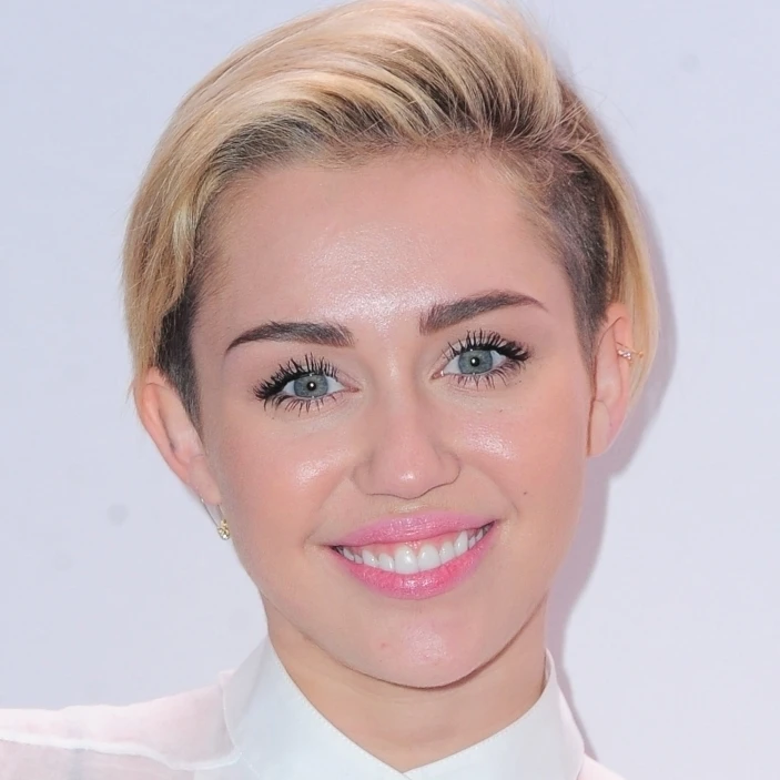 Miley Cyrus In The Press Room For Z100'S Jingle Ball 2013 Presented By Aeropostale - Photo Print (8 x 10) | Дом и сад