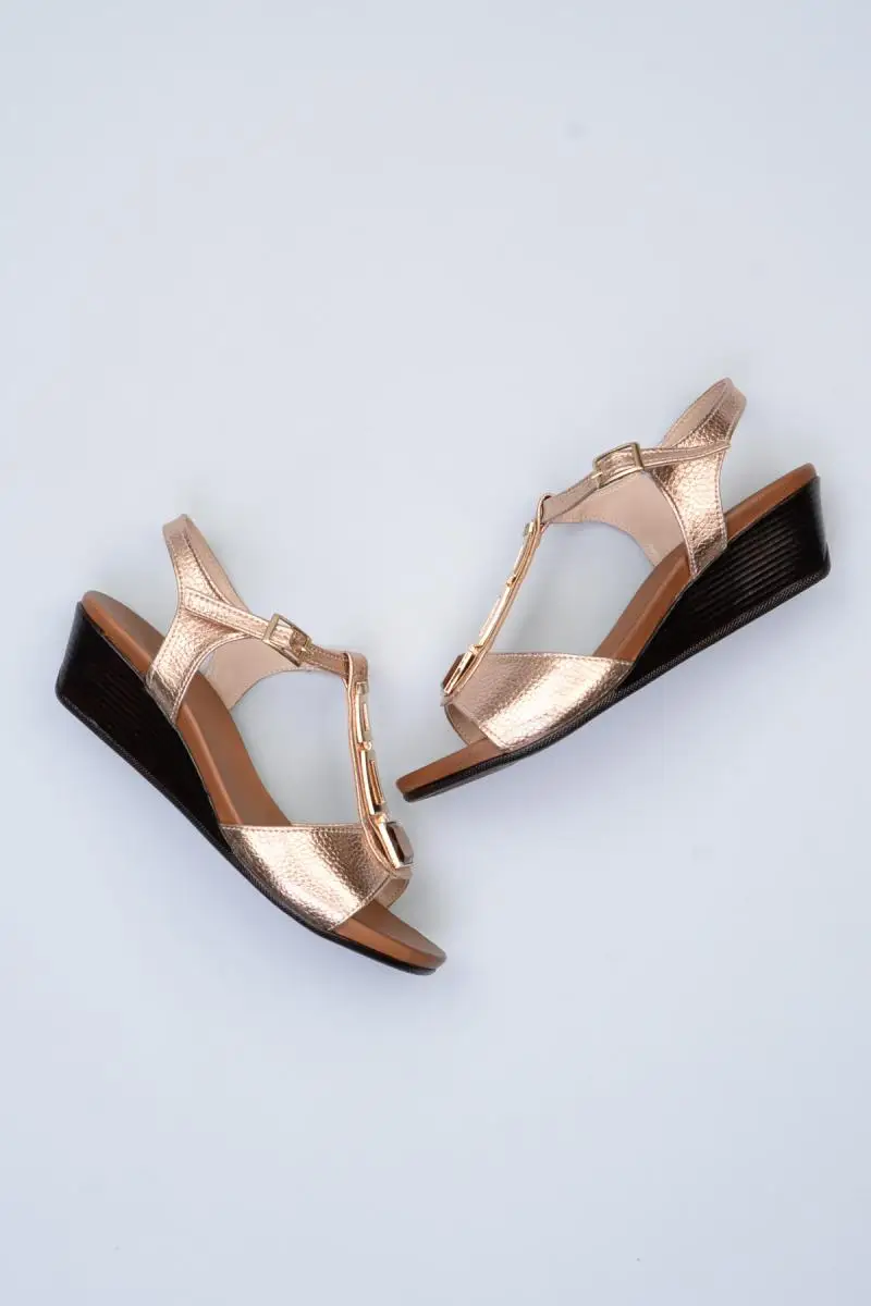 

Bambi Pink Women Sandals F0380720509