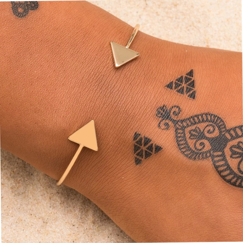

Drop Shipping Arrow Open Bracelets Gold Silver Black Triangle Geometric Bangle Bracelets for Women Simple Korean Fashion Jewelry