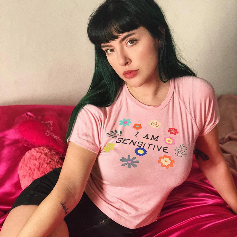 المرأة الصيف زهرة طباعة الوردي الحلو تي شيرت الفتيات قصيرة الأكمام عارضة المحاصيل قمصان أنا الحساسة إلكتروني المحملات النساء قميص قصير