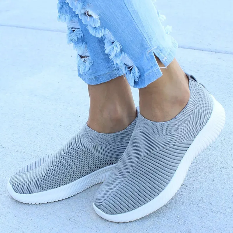 

New 2019 Women Casual Shoes High Quality Fly-knit Sneakers Women Vulcanized Shoes Slip On Footwear Plus Size 35-43