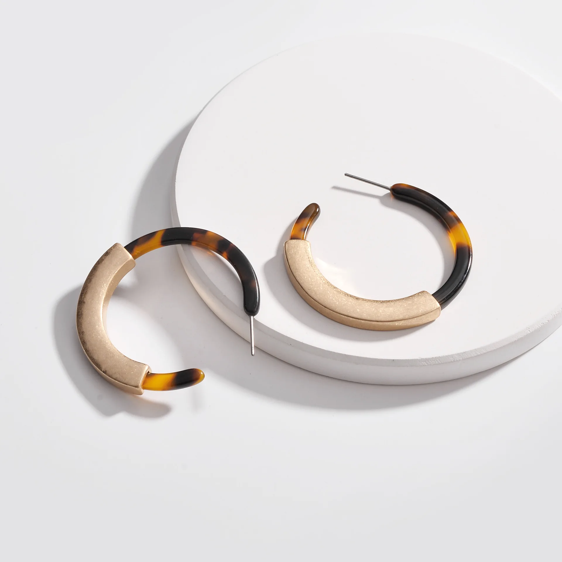

New Fashion Acrylic Acetate Earrings for Women Vintage Leopard Print Circle Hoops Alloy Earring