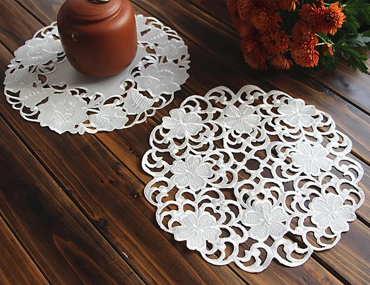 

Round 28cm European Embroidered Table Mat Hollow Fabric Pad Decoration Placemat For Dining Coffee Coasters Mutfak Malzemeleri