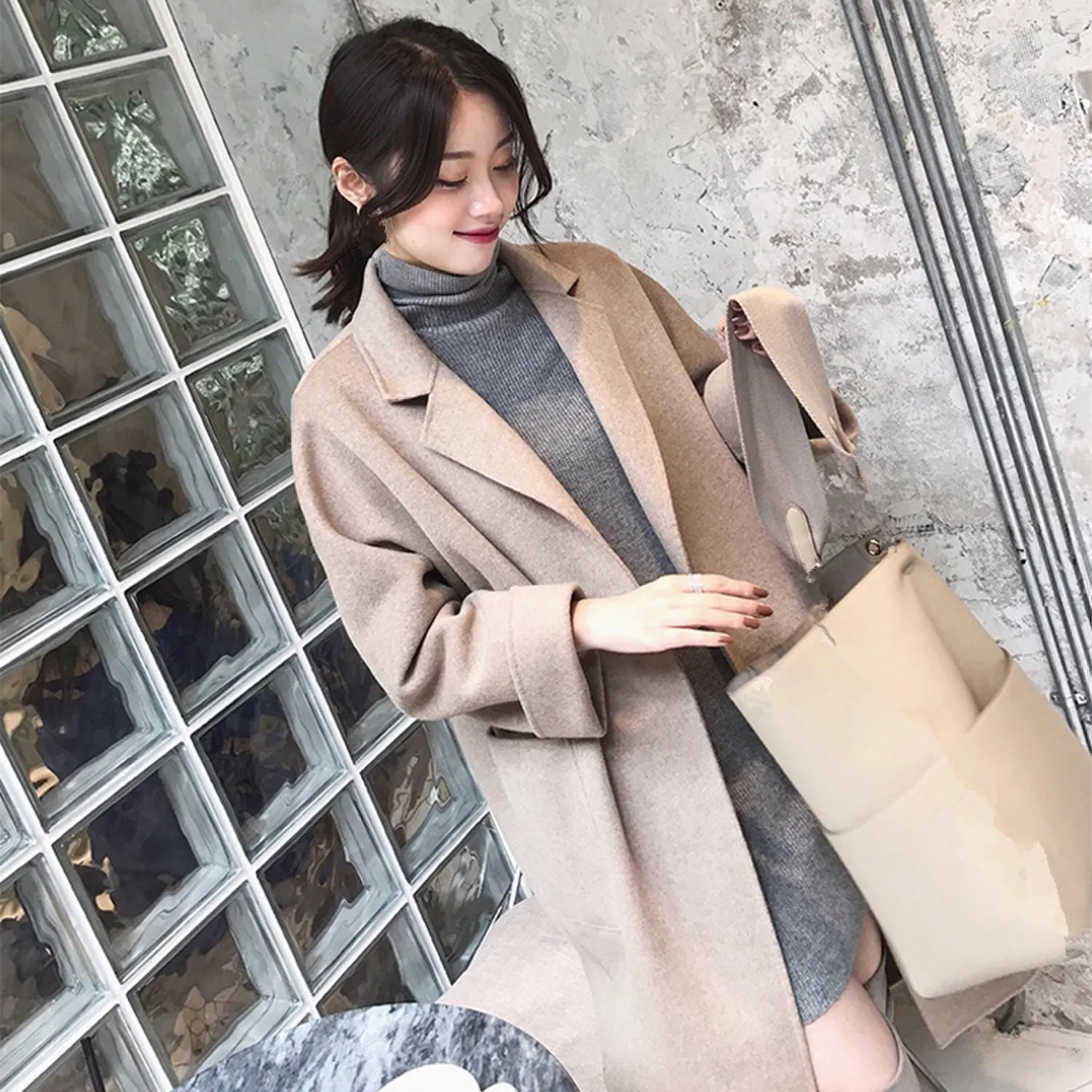 

2018 Autumn Winter Solid Woolen Coat Elegant Women Turn Down Collar Sashes Loose Coats Adjustable Waist Female Long Outerwear