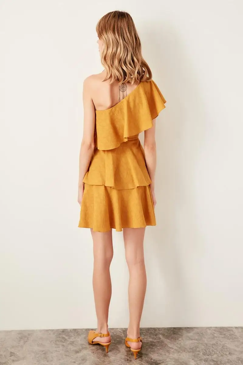 Горчичное платье на одно плечо Trendyol TWOSS19LJ0159|Платья| |