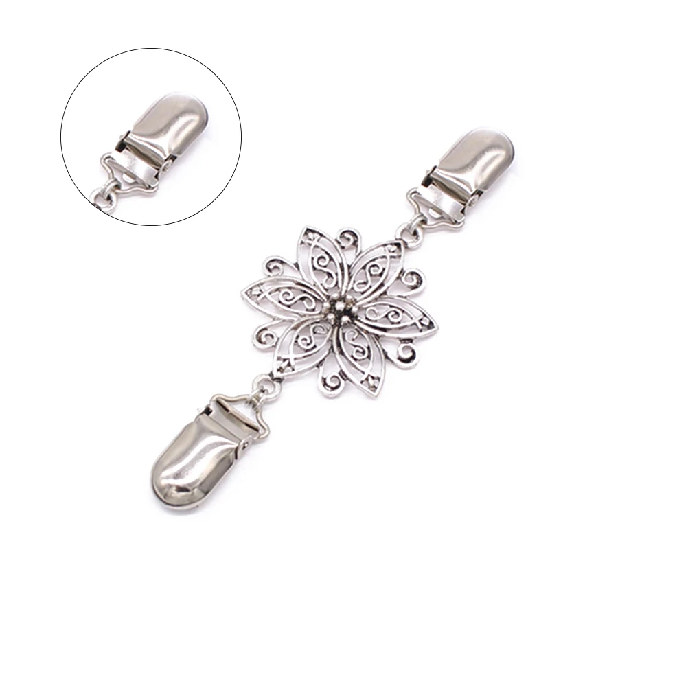 

1PC Clothes Pegs Flower Pattern Plating Ancient Silver Hollow-carved Shawl Cardigan Scarves Sweater Tighten Clips