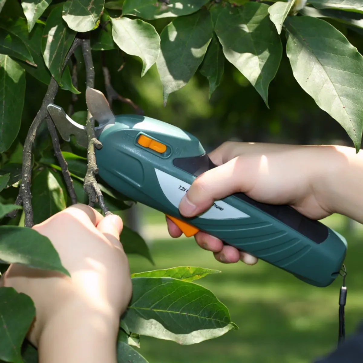 7.2V Garden Orchard Tree Cutter Battery Pruning Shears Cutting Tools Cutter Electric Shears Snips Branch Pruning Tools Cordless 7.2V Garden Orchard Tree Cutter Battery Pruning Shears Cutting Tools Cutter Electric Shears Snips Branch Pruning Tools Cordless