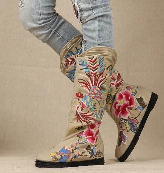 

Spring Autumn Chinese Style Women Flats Embroidery Round Toe Fashion Strong Cloth Soles Mid Calf Boots Size 35-40 SXQ0812