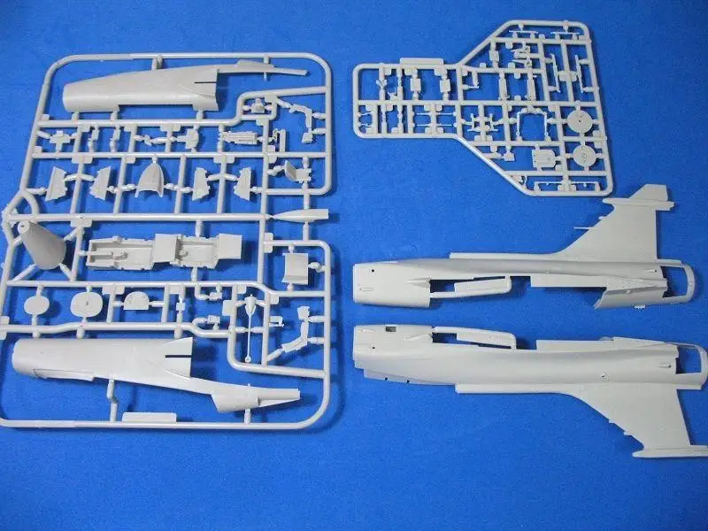 Kitty Hawk 80118 1/48 JAS-39B/D Gripen Сборная модель новая